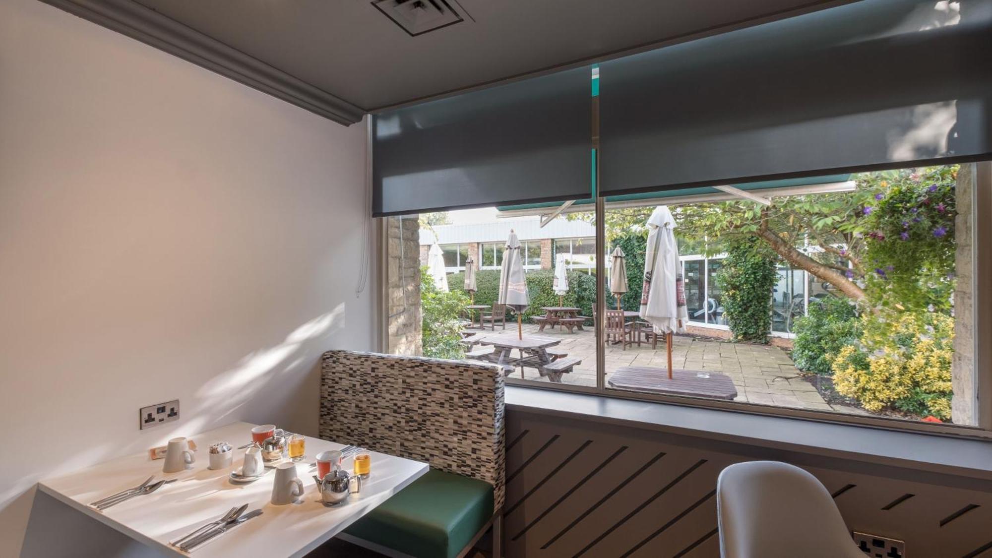 Holiday Inn Swindon By Ihg Exteriör bild